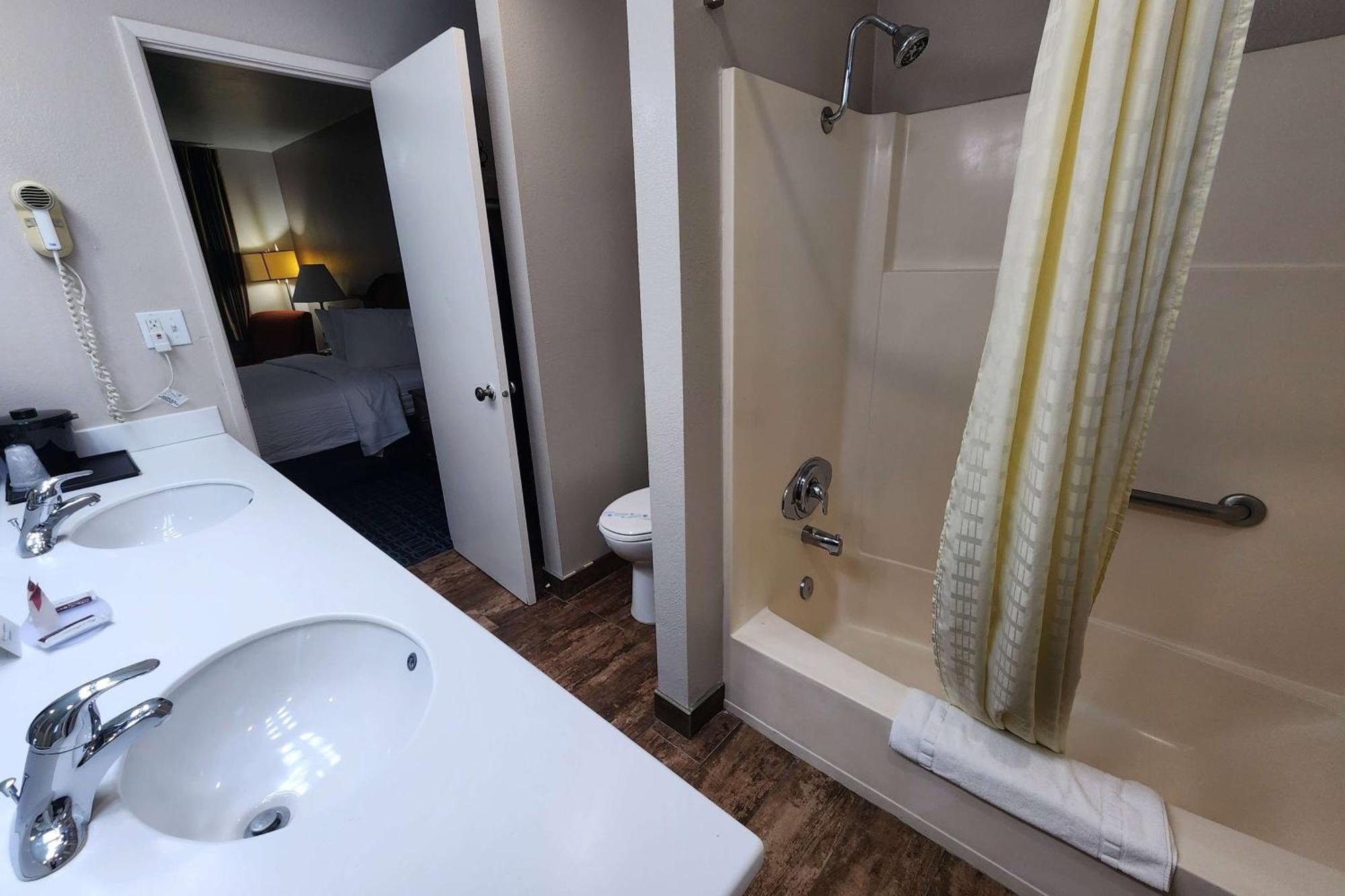 Ramada Bayside Inn & Suites Eureka Ngoại thất bức ảnh